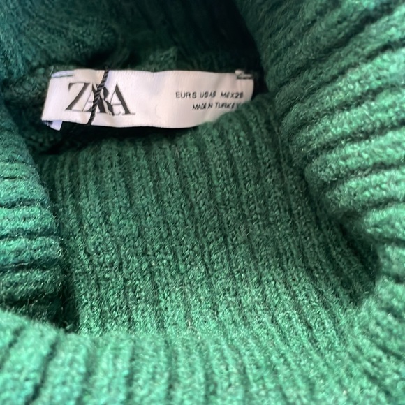 Zara turtleneck - Picture 2 of 5